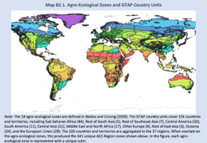 Carte du monde qui affiche 18 zones agro-écologiques dans des couleurs différentes sans lien apparent entre elles en raison de l’absence de légende. Les pays sont violets, bleu, turquoise, verts, orange, rouge et jaunes.